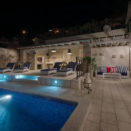 Lipa Dora Villa *