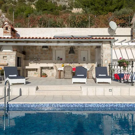 Lipa Dora Villa