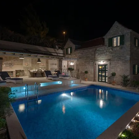 Lipa Dora Villa *