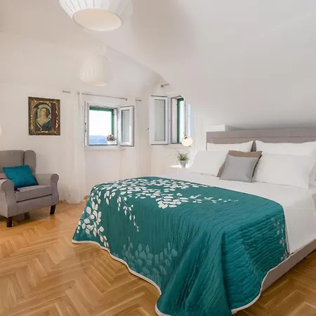 Lipa Dora Villa Bol