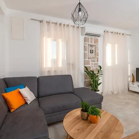 Villa Lipa Dora *